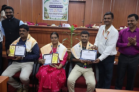 ಕಾರವಾರ ಜಿಲ್ಲಾ ಪಂಚಾಯಿತಿ ಸಭಾಭವನದಲ್ಲಿ ಪಂಚಾಯತ್‌ ರಾಜ್‌ ದಿನಾಚರಣೆ ನಡೆಯಿತು