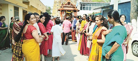 ಮದ್ದೂರಲ್ಲಿ ರಾಘವೇಂದ್ರ ಗುರುಸಾರ್ವಭೌಮರ ದಿವ್ಯ ರಥೋತ್ಸವ ಅದ್ದೂರಿಯಾಗಿ ನೆರವೇರಿತು.