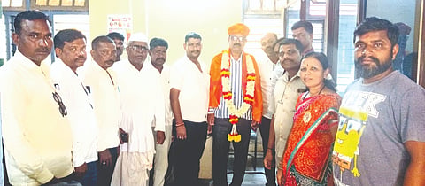 ತಾಲೂಕು ಪಂಚಾಯಿತಿಯ ನೂತನ ಸಹಾಯಕ ನಿರ್ದೇಶಕ (ಪ್ರಭಾರ) ಮಲ್ಲಿಕಾರ್ಜುನ ಕೋರಿ ಅವರು ಮಂಗಳವಾರ ಅಽಕಾರ ಸ್ವೀಕರಿಸಿದರು. ತಾಪಂ ಮ್ಯಾನೇಜರ್ ಡಿ.ಬಿ.ಮುಲ್ಲಾ, ಎನ್.ಆರ್.ಜಿ ತಾಂತ್ರಿಕ ಸಂಯೋಜಕ ಶಂಕರಗೌಡ ಬಿರಾದಾರ, ವಿ.ಆರ್.ಡಬ್ಲು.ಎಸ್.ಕೆ ಘಾಟಗೆ ಇದ್ದರು. 