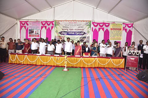  ಹನೂರು ತಾಲೂಕಿನ ಮಣಗಳ್ಳಿ ಗ್ರಾಮ ಪಂಚಾಯಿತಿಯಲ್ಲಿ ನಡೆದ ಮಕ್ಕಳ ವಿಶೇಷ ಗ್ರಾಮಸಭೆಯನ್ನು ಹನೂರು ಶಾಸಕ ಎಂ.ಆರ್.ಮಂಜುನಾಥ್ ಪಾಲ್ಗೊಂಡರು. ಜಿಪಂ ಸಿಇಒ ಮೋನಾರೋತ್, ಡಾ.ಬಿ.ಟಿ.ಕವಿತಾ, ಚಿಕ್ಕವೆಂಟಮ್ಮ, ವೆಂಕಟೇಶ್, ರಾಚಯ್ಯ, ಮಹದೇವಪ್ರಸಾದ್, ರಾಜು ಇತರರು ಹಾಜರಿದ್ದರು.
