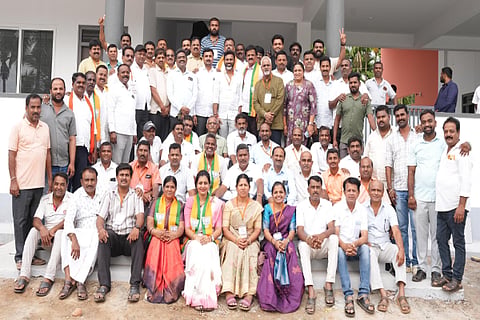 ಲಿಂಗದಹಳ್ಳಿಯಲ್ಲಿ ಆಯೋಜಿಸಿದ್ದ ಪಂಡಿತ್ ದೀನ್ ದಯಾಳ್ ಉಪಾಧ್ಯಾಯ ಪ್ರಶಿಕ್ಷಣ ವರ್ಗದ ಸಮಾರೋಪ ಸಮಾರಂಭದಲ್ಲಿ ಡಿ.ಎಸ್.ಸುರೇಶ್, ಬೆಳ್ಳಿ ಪ್ರಕಾಶ್, ಎಂ.ಆರ್.ದೇವರಾಜ್ ಶೆಟ್ಟಿ, ಬಿ.ಎಸ್.ಕಲ್ಮರುಡಪ್ಪ, ಕೆ.ಆರ್.ಆನಂದಪ್ಪ ಇದ್ದರು. 