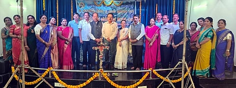 ಉದಯಗಿರಿಯ ಡಿ.ಬನುಮಯ್ಯ ನರ್ಸರಿ ಮತ್ತು ಕಿರಿಯ ಪ್ರಾಥಮಿಕ ಶಾಲೆಯಲ್ಲಿ ಆಯೋಜಿಸಿದ್ದ ವಾರ್ಷಿಕೋತ್ಸವ ಸಮಾರಂಭದಲ್ಲಿ ಡಾ.ವಿ.ಬಿ.ಜಯದೇವ, ಮಡ್ಡೀಕೆರೆ ಗೋಪಾಲ್, ಪ್ರೊ.ಮೈಸೂರು ಕೃಷ್ಣಮೂರ್ತಿ, ಅಂಶಿ ಪ್ರಸನ್ನಕುಮಾರ್, ವಿ.ಸಿ.ಕೋಮಲಾ, ಭಾಗ್ಯಲಕ್ಷ್ಮೀ, ರಮೇಶ್ ಕುಮಾರ್ ಇದ್ದರು.