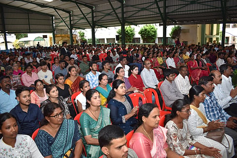  ಕಾರ್ಯಕ್ರಮದಲ್ಲಿ ಪಾಲ್ಗೊಂಡಿದ್ದ ವಿದ್ಯಾರ್ಥಿಗಳು, ಪಾಲಕರು.