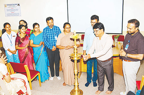 ಟೆರೇಶಿಯನ್ ಕಾಲೇಜಿನಲ್ಲಿ ಇತ್ತೀಚಿಗೆ ಆಯೋಜಿಸಿದ್ದ ನಿರಂತರ ಸಹಜರಂಗ ರಂಗ ತರಬೇತಿ ಶಿಬಿರವನ್ನು ರಂಗಕರ್ಮಿ ಅರಸೀಕೆರೆ ಯೋಗಾನಂದ್ ಉದ್ಘಾಟಿಸಿದರು. ಡಾ. ಸಿಸ್ಟರ್ ಪ್ರಫುಲ್ಲಾ, ಸುಗುಣ, ವಿವೇಕ್ ಚಾರ್ಲ್ಸ್, ಚೇತನ್, ರಾಣಿ, ಸಂಕ್ರಾಂತಿ, ಶ್ರೀನಿವಾಸ್ ಪಾಲಹಳ್ಳಿ ಇತರರಿದ್ದರು.