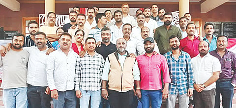 ನಾಡಪ್ರಭು ಕೆಂಪೇಗೌಡ ಜಯಂತಿ ಅಂಗವಾಗಿ ಒಕ್ಕಲಿಗರ ಕಲ್ಯಾಣ ಮಂಟಪದಲ್ಲಿ ಸಭೆ ಸೇರಿದ್ದ ಒಕ್ಕಲಿಗ ಸಮುದಾಯದ ಮುಖಂಡರು.