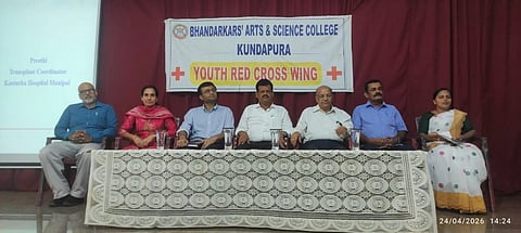 ಕುಂದಾಪುರ ಭಂಡಾರ್ಕಾರ್ಸ್ ಕಾಲೇಜಿನಲ್ಲಿ ಅಂಗಾಂಗ ದಾನ ಮತ್ತು ಕ್ಯಾನ್ಸರ್ ಜಾಗೃತಿ ಕಾರ್ಯಕ್ರಮ ನಡೆಯಿತು. ಪ್ರಮುಖರಾದ ಪ್ರೀತಿ ಶೆಟ್ಟಿ, ಡಾ.ಅಖಿಲ್ ಪಾಲೋಡ್, ಡಾ.ಶುಭಕರಾಚಾರಿ, ಪ್ರೊ.ಸತ್ಯನಾರಾಯಣ, ಸತ್ಯನಾರಾಯಣ ಪುರಾಣಿಕ್, ವಿದ್ಯಾರಾಣಿ ಉಪಸ್ಥಿತರಿದ್ದರು.