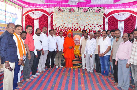 ಶ್ರೀ ಶಿವಕುಮಾರ ಸ್ವಾಮೀಜಿಯವರ 7ನೇ ವರ್ಷದ ಪುಣ್ಯಸ್ಮರಣೆಯನ್ನು ನಗರದ ಶ್ರೀ ಬಸವೇಶ್ವರ ದೇವಸ್ಥಾನದ ಆವರಣದಲ್ಲಿ ಶ್ರೀ ಅಖಿಲ ಭಾರತ ವೀರಶೈವ ಲಿಂಗಾಯತ ಮಹಾಸಭಾ ಯುವಘಟಕದ ವತಿಯಿಂದ ಹಮ್ಮಿಕೊಳ್ಳಲಾಗಿತ್ತು.