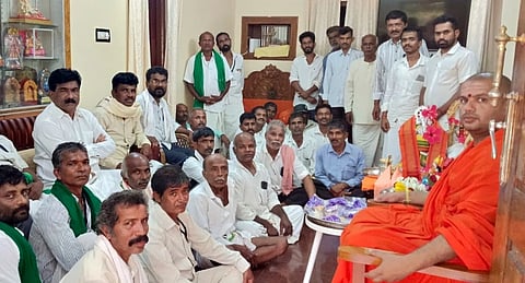 ಜಿಲ್ಲಾ ಅರಣ್ಯ ಹಕ್ಕು ಹೋರಾಟಗಾರರು ಕುಮಟಾದ ಮಿರ್ಜಾನದಲ್ಲಿ ನಿಶ್ಚಲಾನಂದನಾಥ ಸ್ವಾಮೀಜಿ ಭೇಟಿಯಾದರು. ರವೀಂದ್ರ ನಾಯ್ಕ, ನಾಗಪತಿ ಗೌಡ, ಸೀತಾರಾಮ ಗೌಡ, ಹರಿಹರ ನಾಯ್ಕ, ಮಲ್ಲೇಶಿ ಬಸವಂತಪ್ಪ ಬಾಳೆಹಳ್ಳಿ, ಅರವಿಂದ ಗೌಡ ಇತರರಿದ್ದರು. 
