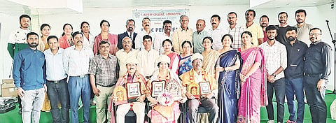  ಗೋಣಿಕೊಪ್ಪಲಿನ ಕಾವೇರಿ ಕಾಲೇಜು ಸೆಮಿನಾರ್ ಹಾಲ್‌ನಲ್ಲಿ ಆಯೋಜಿಸಿದ್ದ ಕಾರ್ಯಕ್ರಮದಲ್ಲಿ ಎನ್.ಕೆ ಜ್ಯೋತಿ, ಚೆನ್ನಕೇಶವ ಮೂರ್ತಿ, ಬಿ.ಎಂ ಗಣೇಶ್ ಅವರನ್ನು ಸನ್ಮಾನಿಸಲಾಯಿತು.