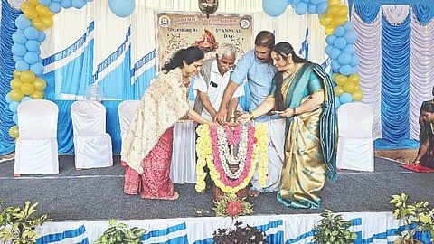  ಪೊನ್ನಂಪೇಟೆಯ ವಿದ್ಯಾ ಗುರುಕುಲ ಎಜುಕೇಶನ್ ಟ್ರಸ್ಟ್ ವಾರ್ಷಿಕೋತ್ಸವ ಕಾರ್ಯಕ್ರಮ ನಡೆಯಿತು. ಕಾಟಿಮಾಡ ಜಿಮ್ಮಿ ಅಣ್ಣಯ್ಯ, ಅಶೋಕ್ ಭಟ್, ಸೌಮ್ಯಾ, ವಿದ್ಯಾ ಇದ್ದರು.