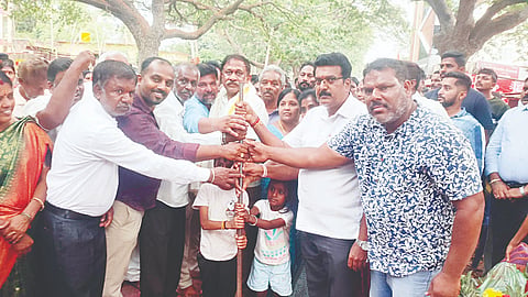 ಕೆ.ಆರ್.ಸಾಗರ  ಗ್ರಾಮದಲ್ಲಿ ಕಾವೇರಿ ನೀರಾವರಿ ನಿಗಮ ಮತ್ತು  ಮೈಸೂರು ಅಭಿವೃದ್ಧಿ ಪ್ರಾಧಿಕಾರದ ವತಿಯಿಂದ ರಸ್ತೆ ಮತ್ತು ಚರಂಡಿ ನಿರ್ಮಾಣ ಸೇರಿದಂತೆ ವಿವಿಧ ಕಾಮಗಾರಿಗಳಿಗೆ ಶಾಸಕ ರಮೇಶ ಬಂಡಿಸಿದ್ದೇಗೌಡ ಇತ್ತೀಚೆಗೆ ಚಾಲನೆ ನೀಡಿದರು. ಚೇತನಾ ಯಾದವ್, ಜಯಂತ್, ಫಾರೂಕು ಅಭು, ಕಿಶೋರ್‌ಕುಮಾರ್, ಶಿವಪ್ರಕಾಶ್, ಶ್ವೇತಾ, ಚಂದ್ರು ಇತರರಿದ್ದರು.