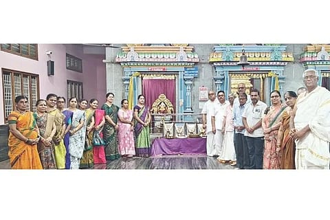 ಗಂಗಾವತಿ ಶಾರದಾ ನಗರದ ಶ್ರೀ ಶಾರದಾಂಬೆ ದೇವಾಲಯದಲ್ಲಿ ಶೃಂಗೇರಿ ಶಾರದಾ ಪೀಠದ ಪೀಠಾಧಿಪತಿ ಶ್ರೀ ಭಾರತೀ ತೀರ್ಥ ಸ್ವಾಮೀಜಿಗಳ 76ನೇ ವರ್ಧಂತ್ಯುತ್ಸವ ಬುಧವಾರ ಹಮ್ಮಿಕೊಳ್ಳಲಾಗಿತ್ತು. ಶಂಕರ ಮಠದ ಧರ್ಮದರ್ಶಿ ನಾರಾಯಣರಾವ್ ವೈದ್ಯ, ಪ್ರಮುಖರಾದ ರಾಘವೇಂದ್ರ ಅಳವಂಡಿಕರ್, ಬಾಲಕಷ್ಣ ದೇಸಾಯಿ, ಭೀಮಶಂಕರ್ ಹೊಸಳಿ, ಶ್ರೀದೇವಿ ಪುರಾಣಿ, ವಿದ್ಯಾವತಿ ಇತರರಿದ್ದರು.