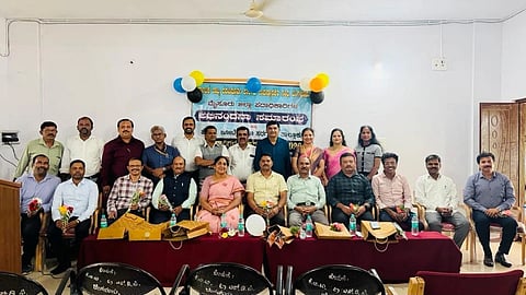 ಎಚ್. ಡಿ. ಕೋಟೆ  ಸರ್ಕಾರಿ ಪದವಿ ಪೂರ್ವಕಾಲೇಜಿನಲ್ಲಿ ಶುಕ್ರವಾರ ಪದವಿ ಪೂರ್ವ ಕಾಲೇಜುಗಳ ಉಪನ್ಯಾಸಕರ ಸಂಘದ ತಾಲೂಕು ಘಟಕವನ್ನು ಉದ್ಘಾಟಿಸಲಾಯಿತು. ಸಂಘದ ಜಿಲ್ಲಾಧ್ಯಕ್ಷ ಎಂ.ಎಂ. ಮಹದೇವ, ತಾಲೂಕು ಅಧ್ಯಕ್ಷ ಚನ್ನಪ್ಪ, ಜಿಲ್ಲಾ ಸಂಘಟನಾ ಕಾರ್ಯದರ್ಶಿ ಡಾ. ಆಶಾ ಇತರರು ಇದ್ದರು.  
