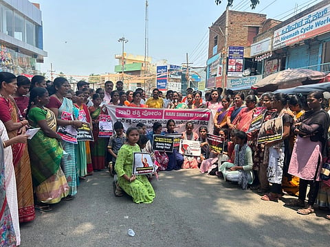Haveri, BJP, Mahila Morcha, Protest, 