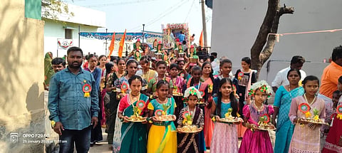 ಹೊಸಪೇಟೆ ತಾಲೂಕಿನ ಭುವನಹಳ್ಳಿಯಲ್ಲಿ ಭಾನುವಾರ ನಿಜಶರಣ ಅಂಬಿಗರ ಚೌಡಯ್ಯ ಭಾವಚಿತ್ರ ಮೆರವಣಿಗೆ ನಡೆಯಿತು. 