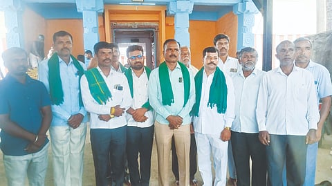 ಮಾಗಡಿ ಪಟ್ಟಣದ ಶ್ರೀ ರಂಗನಾಥ ಸ್ವಾಮಿ ದೇವಾಲಯದಲ್ಲಿ ರಾಜ್ಯ ಕೆಂಪೇಗೌಡ ರೈತ ಸಂಘದ ವತಿಯಿಂದ ವಿಶೇಷ ಪೂಜೆ ಸಲ್ಲಿಸಲಾಯಿತು.ಜಿಲ್ಲಾಧ್ಯಕ್ಷ ಕರಲಮಂಗಲ ಮಂಜುನಾಥ್, ಯುವ ಜಿಲ್ಲಾಧ್ಯಕ್ಷ ಹಾರೋಹಳ್ಳಿ ರಮೇಶ್, ತಾಲೂಕು ಅಧ್ಯಕ್ಷ ಲಿಂಗರಾಜು, ಉಪಾಧ್ಯಕ್ಷ ಗೊಲ್ಲಹಳ್ಳಿ ರಾಜಣ್ಣ ಇದ್ದರು.