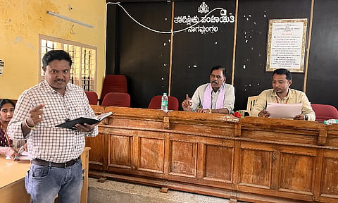 ನಾಗಮಂಗಲದ ತಾಲೂಕು ಪಂಚಾಯಿತಿ ಸಭಾಂಗಣದಲ್ಲಿ ತಾಲೂಕು ಮಟ್ಟದ ಗ್ಯಾರಂಟಿ ಯೋಜನೆಗಳ ಅನುಷ್ಠಾನ ಸಮಿತಿಯ ಅಧ್ಯಕ್ಷ ಮೂಡ್ಲೀಗೌಡ ಅವರ ಅಧ್ಯಕ್ಷತೆಯಲ್ಲಿ ಮಂಗಳವಾರ ಪ್ರಗತಿ ಪರಿಶೀಲನಾ ಸಭೆ ನಡೆಯಿತು.