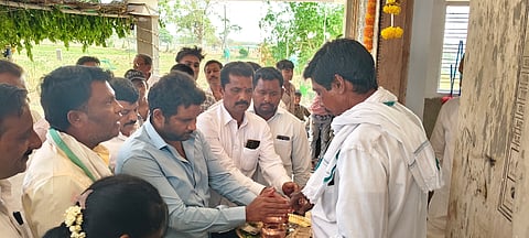 ಶ್ರೀ ಮಹಾಲಿಂಗೇಶ್ವರ ಜಾತ್ರಾ ಮಹೋತ್ಸವ ಹಿನ್ನೆಲೆಯಲ್ಲಿ ದೇವಲಾಪುರ ಹುಂಡಿ ಗ್ರಾಮಕ್ಕೆ ಶಾಸಕ ಅನಿಲ್ ಚಿಕ್ಕಮಾದು ಭೇಟಿ ನೀಡಿ, ದೇವರ ದರ್ಶನ ಪಡೆದರು.