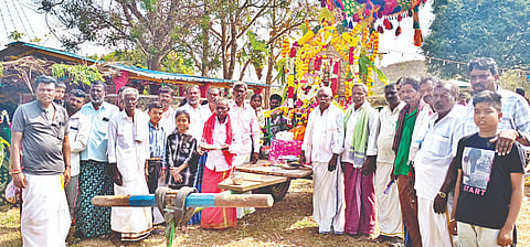 ಸರಗೂರು ತಾಲೂಕು ದೇವಲಾಪುರ ಗ್ರಾಮದಲ್ಲಿ ಅಳಗಂಚಿ ಸತ್ಯವತೆ ಶ್ರೀ ಉದ್ಭವ ಮಾರಮ್ಮನವರ ಜಾತ್ರಾ ಮಹೋತ್ಸವ ವಿಜೃಂಭಣೆಯಿಂದ ನಡೆಯಿತು.