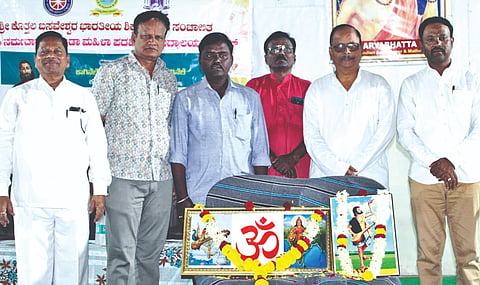 ಸೇಡಂನನಲ್ಲಿ ಆಯೋಜಿಸಿದ್ದ ಕನಕ ದರ್ಶನ ಉಪನ್ಯಾಸ ಕಾರ್ಯಕ್ರಮದಲ್ಲಿ ಅನೀಲಕುಮಾರ ಮಾಲಪಾಣಿ, ಪ್ರಭಾಕರ ಜೋಶಿ, ಮುಡಬಿ ಗುಂಡೇರಾವ್​, ಆರೋಗ್ಯಪ್ಪ ಮುಕ್ತೆದಾರ, ಶರಣು ಮಹಾಗಾಂವ್​ ಇದ್ದರು. 