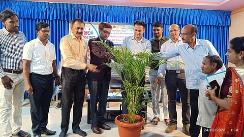 ಬಳ್ಳಾರಿಯ ಎಸ್‌ಎಸ್‌ಎ ಸರ್ಕಾರಿ ಪ್ರಥಮ ದರ್ಜೆ ಕಾಲೇಜಿನಲ್ಲಿ ಆಯೋಜಿಸಿದ್ದ ವಿಶ್ವ ಜಲದಿನ ಕಾರ್ಯಕ್ರಮವನ್ನು ಜಿಪಂ ಸಿಇಒ ಮಹಮ್ಮದ್ ಹ್ಯಾರಿಸ್ ಸುಮೈರ್ ಉದ್ಘಾಟಿಸಿದರು. ನ್ಯಾಯಾಧೀಶ ರಾಜೇಶ್ ಎನ್.ಹೊಸಮನೆ,  ಕಾಲೇಜು ಪ್ರಾಚಾರ್ಯ ಡಾ. ಪ್ರಹ್ಲಾದ್ ಚೌದ್ರಿ, ಜಿಪಂ ಮುಖ್ಯ ಯೋಜನಾಧಿಕಾರಿ ವಾಗೀಶ್ ಶಿವಾಚಾರ್ಯ, ಮುಖ್ಯ ಲೆಕ್ಕಾಧಿಕಾರಿ ವಿನೋದ್ ಕುಮಾರ್, ಗ್ರಾಮೀಣ ಕುಡಿವ ನೀರು ಮತ್ತು ನೈರ್ಮಲ್ಯ ವಿಭಾಗ ಕಾರ್ಯನಿರ್ವಾಹಕ ಅಭಿಯಂತರ ಇಂಧುದರ ಇತರರಿದ್ದರು.