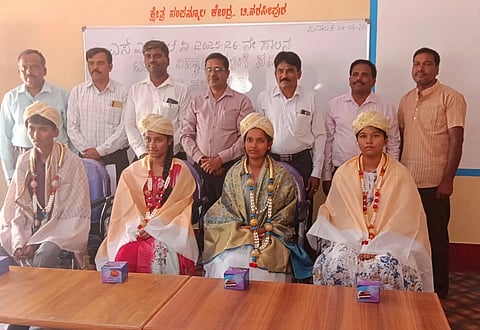 ತಿ.ನರಸೀಪುರ ಪಟ್ಟಣದ ಕ್ಷೇತ್ರ ಸಂಪನ್ಮೂಲ ಕೇಂದ್ರದಲ್ಲಿ ಎಸ್‌ಎಸ್‌ಎಲ್‌ಸಿ ಪರೀಕ್ಷೆಯಲ್ಲಿ ಹೆಚ್ಚು ಅಂಕಗಳಿಸಿದ ಪ್ರತಿಭಾನಿತ್ವ ವಿದ್ಯಾರ್ಥಿಗಳನ್ನು ಸನ್ಮಾನಿಸಲಾಯಿತು. ಎಸ್.ಸಿ.ಶಿವಮೂರ್ತಿ, ನಾಗೇಶ, ಮರಿಸ್ವಾಮಿ, ಪುಟ್ಟಸ್ವಾಮಿ ಇತರರು ಇದ್ದರು.
