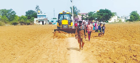 ಸಂಪರ್ಕ ರಸ್ತೆ ಒತ್ತುವರಿ ತೆರವು road