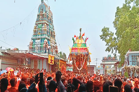 ಕಡೂರಿನ ಮಲ್ಲೇಶ್ವರದ ಶ್ರೀ ಸ್ವರ್ಣಾಂಬ ದೇವಿ ಬ್ರಹ್ಮರಥೋತ್ಸವ  ವಿಜೃಂಭಣೆಯಿಂದ ನಡೆಯಿತು.