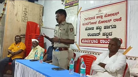 ಹೋಳಿ ಹುಣ್ಣಿಮೆ ಹಾಗೂ ರಂಜಾನ್ ಪ್ರಯುಕ್ತ ಆಯೋಜಿಸಿದ್ದ ಪೂರ್ವಭಾವಿ ಶಾಂತಿ ಸಭೆಯಲ್ಲಿ ಪಿಎಸ್‌ಐ ಶರಣಬಸಪ್ಪ ಸಂಗಳದ ಮಾತನಾಡಿದರು. 