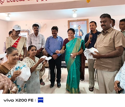 census ವೇಮಗಲ್​ನ ಡಾ.ಬಿ.ಆರ್​. ಅಂಬೇಡ್ಕರ್​ ಭವನದಲ್ಲಿ ಹಮ್ಮಿಕೊಂಡಿದ್ದ ಜನಗಣತಿ ಪ್ರಗತಿ ಪರಿಶೀಲನಾ ಸಭೆಯಲ್ಲಿ ಪರ ಜಿಲ್ಲಾಧಿಕಾರಿ ಎಸ್​.ಎಂ.ಮಂಗಳಾ, ಪಟ್ಟಣ ಪಂಚಾಯಿತಿ ಮುಖ್ಯಾಧಿಕಾರಿ ಎಸ್​.ಎಂ.ವೆಂಕಟೇಶ್​, ಸ್ಥಾಯಿ ಸಮಿತಿ ಅಧ್ಯ ವಿ.ಎಂ. ನಾಗೇಶ್​ ಇದ್ದರು.