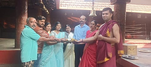 ಡಾ. ವೀರೇಂದ್ರ ಹೆಗ್ಗಡೆ ರವರ  ಹುಟ್ಟುಹಬ್ಬದ ಪ್ರಯುಕ್ತ ಶ್ರೀ ಕೊಡಂಬೂರು ಭದ್ರಕಾಳಿ ದೇವಸ್ಥಾನದಲ್ಲಿ ಪೂಜೆ ನೆರವೇರಿಸಲಾಯಿತು. ಪ್ರತಾಪ್ ದೇವಾಡಿಗ, , ಸರೋಜಾ, ದಮಯಂತಿ, ಸುನೀತಾ, ಮಮತಾ ಇದ್ದರು.