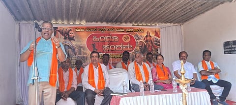 ಹಿಂದೂ ಸಂಗಮ ಕಾರ್ಯಕ್ರಮ ಉದ್ದೇಶಿಸಿ ರಾಷ್ಟ್ರೀಯ ಸ್ವಯಂ ಸೇವಕ ಸಂಘ ಜಿಲ್ಲಾ ಕುಟುಂಬ ಪ್ರಭೋದನ್ ಟಿ.ಸಿ. ಚಂದ್ರನ್ ಮಾತನಾಡಿದರು. ಯೋಗೇಶ್ , ರಾಜಪ್ಪ , ಲೀಲಾವತಿ , ಸಂತೋಷ್ , ಪ್ರಕಾಶ್ ಗಣಪತಿ ಇತರರಿದ್ದರು.