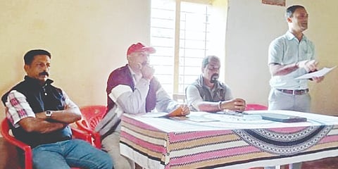 ನಾಪೋಕ್ಲುವಿನಲ್ಲಿ ಆಯೋಜಿಸಿದ್ದ ಕಾರ್ಯಕ್ರಮದಲ್ಲಿ ಕರವೇ (ಪ್ರವೀಣ್ ಶೆಟ್ಟಿ ಬಣ)ಹೋಬಳಿ ಘಟಕಕ್ಕೆ ಪದಾಧಿಕಾರಿಗಳನ್ನು ಆಯ್ಕೆ ಮಾಡಲಾಯಿತು.