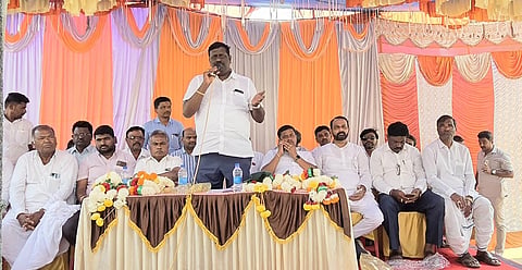ಕೊಪ್ಪಳದ ಗೊಂಡಬಾಳ ಜಿಪಂ ವ್ಯಾಪ್ತಿಯ ವಿವಿಧ ಗ್ರಾಮಗಳಲ್ಲಿ ಬುಧವಾರ ಸುಮಾರು 14.53 ಕೋಟಿ ರೂ. ವೆಚ್ಚದ ಅಭಿವೃದಿ ಕಾಮಗಾರಿಗಳಿಗೆ ಅಡಿಗಲ್ಲು ನೆರವೇರಿಸಿ ಶಾಸಕ ರಾವೇಂದ್ರ ಹಿಟ್ನಾಳ ಮಾತನಾಡಿದರು. ನಗರಾಭಿವೃದ್ಧಿ ಪ್ರಾಧಿಕಾರದ ಅಧ್ಯಕ್ಷ ಪ್ರಸನ್ನ ಗಡಾದ, ಜಿ. ಪಂ ಮಾಜಿ ಸದಸ್ಯರಾದ ಗೂಳಪ್ಪ ಹಲಿಗೇರಿ, ಗವಿಸಿದ್ದಪ್ಪ ಕರಡಿ, ಇಓ ದುಂಡೇಶ ತುರಾದಿ, ಜಡಿಯಪ್ಪ ಬಂಗಾಳಿ, ಹೇಮಣ್ಣ ದೇವರಮನಿ, ವಿರುಪಣ್ಣ ಕುರುಬರು, ತೋಟಪ್ಪ ಕಾಮನೂರು, ಕೆ. ಎಂ ಸೈಯದ್​,ಹನಮೇಶ ಹೊಸಳ್ಳಿ ಇದ್ದರು.