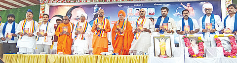ಅಫಜಲಪುರದಲ್ಲಿ ಹಮ್ಮಿಕೊಂಡಿದ್ದ ಡಾ.ಅಂಬೇಡ್ಕರ್​ ಜಯಂತಿ, ಬಹಿರಂಗ ಸಭೆಯನ್ನು ಕೆಕೆಆರ್​ಟಿಸಿ ಅಧ್ಯ ಅರುಣಕುಮಾರ ಪಾಟೀಲ್​ ಉದ್ಘಾಟಿಸಿದರು. ಶ್ರೀ ಜ್ಞಾನಪ್ರಕಾಶ ಸ್ವಾಮೀಜಿ, ಡಾ.ಸಿದ್ದರಾಮ ಬೆಲ್ದಾಳ ಶರಣರು, ಭಂತೆ ವರಜ್ಯೋತಿ ಇತರರಿದ್ದರು.