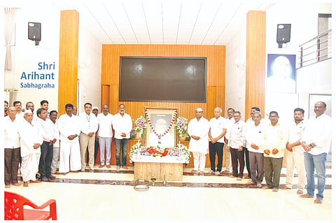 ಬೋರಗಾಂವ ಅರಿಹಂತ ಸಂಸ್ಥೆಯಲ್ಲಿ ಹಮ್ಮಿಕೊಂಡಿದ್ದ ರಾವಸಾಹೇಬ ಪಾಟೀಲ ಶ್ರದ್ಧಾಂಜಲಿ ಕಾರ್ಯಕ್ರಮದಲ್ಲಿ ಅಭಿನಂದನ ಪಾಟೀಲ, ಉತ್ತಮ ಪಾಟೀಲ, ದಿಗಂಬರ ಕಾಂಬಳೆ, ಅಶೋಕ ಬಂಕಾಪುರೆ, ಆರ್.ಟಿ.ಚೌಗುಲಾ ಇತರರಿದ್ದರು.
