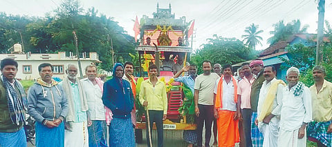 ಬೆಟ್ಟದಪುರ ಸಮೀಪದ ಕಣಗಾಲು ಗ್ರಾಮದಲ್ಲಿ ಶ್ರೀ ಆಂಜನೇಯ ಸ್ವಾಮಿ ಉತ್ಸವ ಭಕ್ತರ ಸಮ್ಮುಖದಲ್ಲಿ ಜರುಗಿತು.