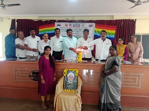 ದೊಡ್ಡಬಳ್ಳಾಪುರದ ಬಮುಲ್​ ಕಚೇರಿಯಲ್ಲಿ ಆಯೋಜಿಸಿದ್ದ ಜಿಲ್ಲಾಮಟ್ಟದ ವಿಶೇಷ ತರಬೇತಿ ಕಾರ್ಯಕ್ರಮಕ್ಕೆ ಬಮುಲ್​ ನಿರ್ದೇಶಕ ಬಿ.ಸಿ.ಆನಂದ್​ ಕುಮಾರ್​ ಚಾಲನೆ ನೀಡಿದರು. ಜಿಲ್ಲಾ ಸಹಕಾರ ಒಕ್ಕೂಟದ ನಿರ್ದೇಶಕರಾದ ಬಿ.ಟಿ.ಶ್ರೀನಿವಾಸಮೂರ್ತಿ, ಡಿ.ಸಿದ್ದರಾಮಯ್ಯ, ಸಹಕಾರ ಇಲಾಖೆಯ ರಾಮಾಂಜನೇಯ, ಪಿಎಲ್​ಡಿ ಬ್ಯಾಂಕ್​ ಅಧ್ಯಕ್ಷ ಆರ್​.ಸಿ.ಶಿವಕುಮಾರ, ಸಂಪನ್ಮೂಲ ವ್ಯಕ್ತಿ ಎಚ್​.ಎಸ್​.ನಾಗರಾಜಯ್ಯ ಇತರರು ಇದ್ದರು.