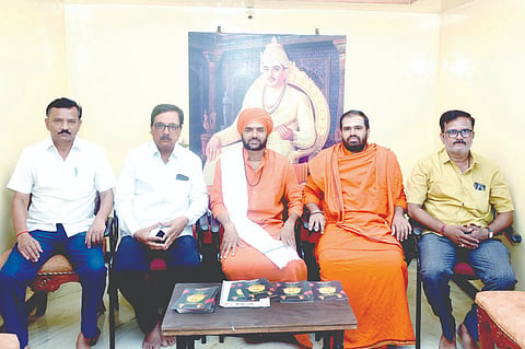 ಸುದ್ದಿಗೋಷ್ಠಿಯಲ್ಲಿ ಮಲ್ಲಿಕಾರ್ಜುನ ಈಟಿ ಮಾತನಾಡಿದರು. ಡಾ.ಅಮರಸಿದ್ಧೇಶ್ವರ ಸ್ವಾಮೀಜಿ, ಬಸವಪ್ರಭು ಸ್ವಾಮೀಜಿ, ವಿವೇಕ ಜತ್ತಿ, ಶಂಕರ ಗೋರೋಶಿ ಇತರರಿದ್ದರು.