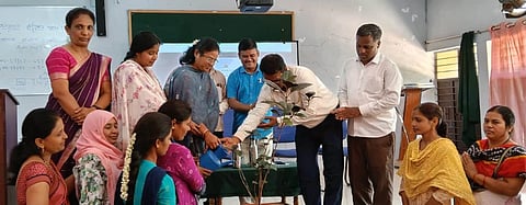 ಕುಷ್ಟಗಿ ಸರ್ಕಾರಿ ಪ್ರಥಮ ದರ್ಜೆ ಕಾಲೇಜಿನಲ್ಲಿ ಶುಕ್ರವಾರ ಏರ್ಪಡಿಸಿದ್ದ ಸಾಂಸ್ಕೃತಿಕ ಕಾರ್ಯಕ್ರಮಕ್ಕೆ ಪ್ರಾಚಾರ್ಯೆ ವಿದ್ಯಾ ಗೋಟೂರು ಚಾಲನೆ ನೀಡಿದರು. ಸಾಂಸ್ಕೃತಿಕ ಮತ್ತು ಕ್ರೀಡಾ ವಿಭಾಗದ ಮುಖ್ಯಸ್ಥೆ ಅನಿತಾ, ಉಪನ್ಯಾಸಕರಾದ ವಿಶ್ವನಾಥ ಕೋಳೂರು, ಶಿವರಾಜ್ ಇದ್ದರು.