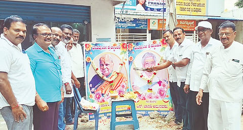 ಇತ್ತೀಚೆಗೆ ನಿಧನರಾದ ಚೆನ್ನಮ್ಮ ಹಾಗೂ ಖ್ಯಾತ ಗಾಯಕಿ ಜಾನಕಿ ಅವರಿಗೆ ನಗರದಲ್ಲಿ ಶ್ರದ್ಧಾಂಜಲಿ ಸಲ್ಲಿಸಲಾಯಿತು. ನವೀನ್ ಕೃಷ್ಣ, ಎಸ್.ಬೋರಯ್ಯ, ಚಂದ್ರಶೇಖರ್, ನಂದೀಶ್, ವೀರಪ್ಪ, ಇಂತಿಯಾಜ್ ವುಲ್ಲಾ ಖಾನ್ ಇದ್ದರು.