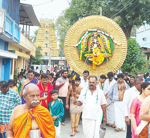 ರಥ ಸಪ್ತಮಿ ಅಂಗವಾಗಿ ಮದ್ದೂರು ನಗರದ ಪುರಾಣ ಪ್ರಸಿದ್ಧ ಶ್ರೀ ನರಸಿಂಹಸ್ವಾಮಿ ದೇಗುಲದಲ್ಲಿ ಸೂರ್ಯಮಂಡಲ ಉತ್ಸವ ಸಡಗರ ಸಂಭ್ರಮದಿಂದ ಭಕ್ತಾದಿಗಳ ಸಮ್ಮುಖದಲ್ಲಿ ನೆರವೇರಿತು.