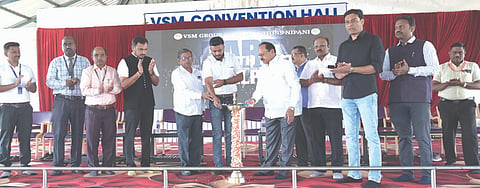 ನಿಪ್ಪಾಣಿಯ ವಿಎಸ್‌ಎಂ ಗ್ರೂಪ್ ಆಫ್ ಇನ್‌ಸ್ಟಿಟ್ಯೂಟ್ ಸಹಯೋಗದಲ್ಲಿ ವಿಎಸ್‌ಎಂಎಸ್‌ಆರ್‌ಕೆಐಟಿಯಲ್ಲಿ ಆಯೋಜಿಸಿದ್ದ ರಾಜ್ಯಮಟ್ಟದ `ಯೂತ್ ಫೆಸ್ಟ್-೨೦೨೫' ಸಂಕಲ್ಪ ಕಾರ್ಯಕ್ರಮಕ್ಕೆ ಚಂದ್ರಕಾಂತ ಕೋಠಿವಾಲೆ ಚಾಲನೆ ನೀಡಿದರು. ಪ್ರಥಮೇಶ ಪಾಟೀಲ, ರಾಜು ಕಾಗೆ, ಸಚಿನ ಹಾಲಪ್ಪನವರ, ಸಮೀರ ಬಾಗೇವಾಡಿ, ಡಾ.ಸಿದ್ಧಗೌಡ ಪಾಟೀಲ ಇತರರು ಇದ್ದರು.