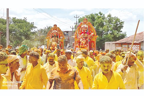 ಧೂಪದಾಳ ಗ್ರಾಮದಲ್ಲಿ ಗುರುವಾರ ಗ್ರಾಮದೇವತೆಯರ ಪುರಪ್ರವೇಶ ಅದ್ದೂರಿಯಾಗಿ ಜರುಗಿತು.