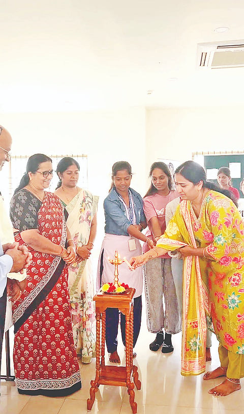 ಮೈಸೂರು ಇನ್ಸ್‌ಟಿಟ್ಯೂಟ್ ಆಫ್ ಹೋಟೆಲ್ ಮ್ಯಾನೇಜ್‌ಮೆಂಟ್‌ನಲ್ಲಿ  ಆಯೋಜಿಸಿದ್ದ  ಕಾರ್ಯಾಗಾರವನ್ನು ಪ್ರಾಧ್ಯಾಪಕಿ ಡಾ.ಜೆ. ರಾಜೇಶ್ವರಿ ಉದ್ಘಾಟಿಸಿದರು.  ಸತೀಶ್ ನಾಗರಾಜ್, ಅರ್ಪಿತ ಧರ್ಮವೀರ್, ವಿಕ್ಟರ್ ಹೇಮಂತ್ ಕುಮಾರ್ ಇದ್ದರು.