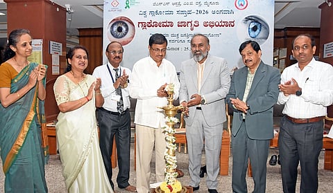 ನಗರದ ಜೆಎಸ್‌ಎಸ್ ಆಸ್ಪತ್ರೆ ಆವರಣದಲ್ಲಿ ವಿಶ್ವ ಗ್ಲಾಕೋಮಾ ಸಪ್ತಾಹದ ಅಂಗವಾಗಿ ಬುಧವಾರ ಆಯೋಜಿಸಿದ್ದ ಜಾಗೃತಿ ಅಭಿಯಾನವನ್ನು ಗಣ್ಯರು ಉದ್ಘಾಟಿಸಿದರು. ಎಸ್.ಪಿ. ಮಂಜುನಾಥ್, ಡಾ. ಕುಮಾರಸ್ವಾಮಿ, ಡಾ.ಬೃಂದಾ, ಡಾ.ಎಚ್.ಬಸವನಗೌಡಪ್ಪ, ಡಾ.ಸಿ.ಪಿ.ಮಧು ಇದ್ದರು.