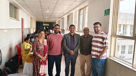 ಬೆಳಗಾವಿಯ ಕೆಎಲ್‌ಇ ಶತಮಾನೋತ್ಸವ ಚಾರಿಟಬಲ್ ಆಸ್ಪತ್ರೆಯಲ್ಲಿ ಮಂಗಳವಾರ ಜರುಗಿದ ಸೀಳುತುಟಿ ಶಸಚಿಕಿತ್ಸಾ ಶಿಬಿರದ ಸಮಾರೋಪದಲ್ಲಿ ಡಾ.ಶರದಿಂದು ಕೊಟ್ರಶೆಟ್ಟಿ, ಅಭಿಷೇಕ ಸೇನ್ ಗುಪ್ತಾ, ಡಾ.ಸಂಜಯ ಪಾಟೀಲ, ಭಾರತಿ ಐನಾಪುರೆ ಇತರರಿದ್ದರು