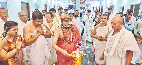 ಜನತಾ ಪದವಿಪೂರ್ವ ಕಾಲೇಜಿನ ಬಾಲಕ ಬಾಲಕಿಯರ ನೂತನ ವಸತಿ ನಿಲಯ ಜನತಾ ‘ಶ್ಲಾಘನ ಶನಯ’ವನ್ನು ಶ್ರೀ ವಿಧುಶೇಖರ ಭಾರತೀ ಸ್ವಾಮೀಜಿ ಲೋಕಾರ್ಪಣೆಗೊಳಿಸಿದರು. ಪ್ರಮುಖರಾದ ಗಣೇಶ್ ಮೊಗವೀರ, ಶ್ಯಾಮಲಾ ಗಣೇಶ, ಲೋಕೇಶ ಅಡಿಗ ಮೊದಲಾದವರಿದ್ದರು.  