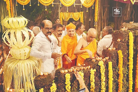 ಬಸ್ರೂರಿನ ಶ್ರೀ ತುಳುವೇಶ್ವರ ದೇವಸ್ಥಾನದ ಸನ್ನಿಧಿಯಲ್ಲಿ ಸಹಸ್ರ ದೀಪಗಳ ದೀಪೋತ್ಸವ ನಡೆಯಿತು.