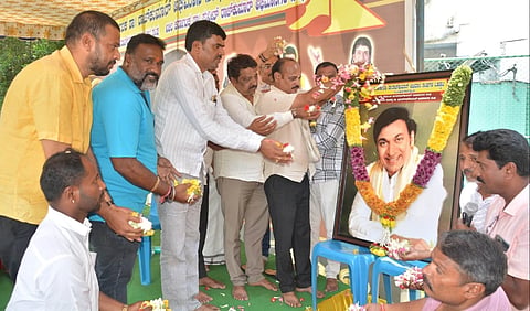 ಹಾಸನ ತಾಲೂಕು ಪಂಚಾಯಿತಿ ಸಭಾಂಗಣದಲ್ಲಿ ರಾಷ್ಟ್ರೀಯ ಪಂಚಾಯತ್‌ರಾಜ್ ದಿವಸ್ ಕಾರ್ಯಕ್ರಮ ಹಮ್ಮಿಕೊಳ್ಳಲಾಗಿತ್ತು. ತಾಲೂಕು ಪಂಚಾಯಿತಿ ಆಡಳಿತಾಧಿಕಾರಿ ಕೃಷ್ಣಮೂರ್ತಿ, ಎಚ್.ಡಿ.ಗಿರೀಶ್, ಸಿ.ಬಿ.ದಿನೇಶ್ ಇತರರಿದ್ದರು.